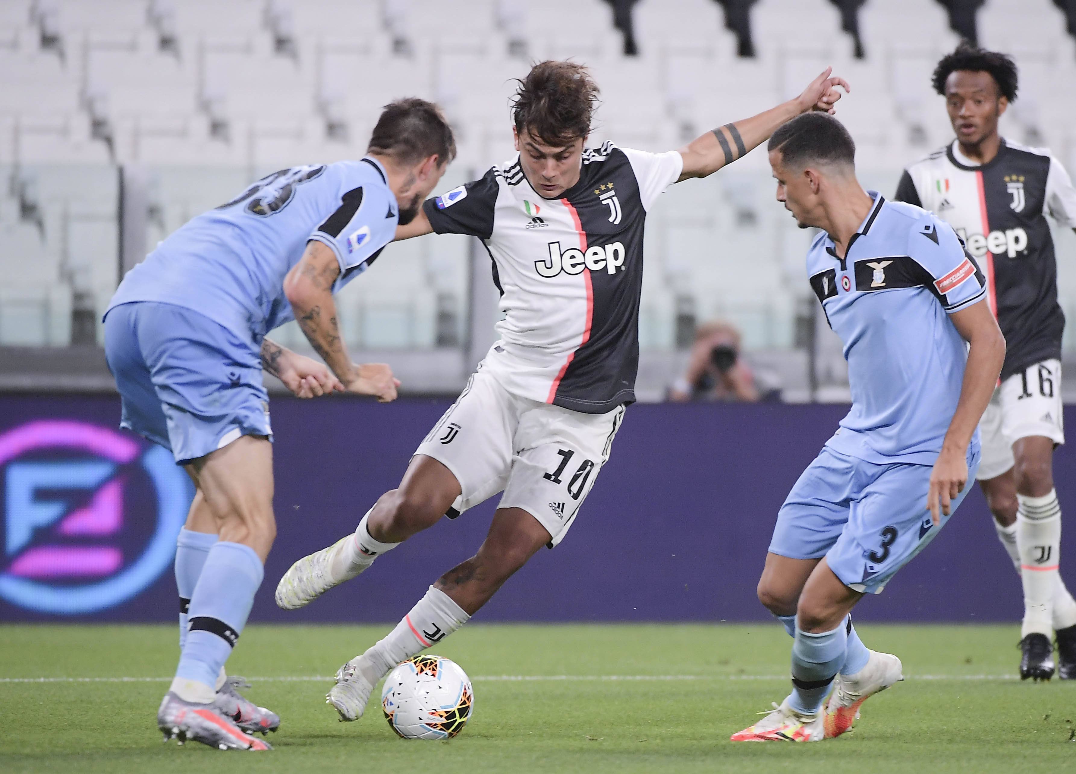 强迫其把球 强迫其把球