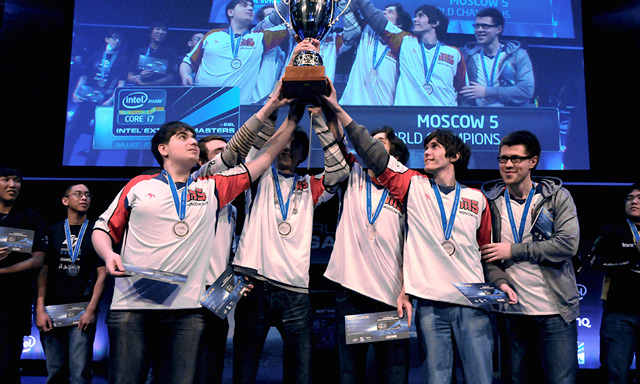 钟场面胶着 钟场面胶着